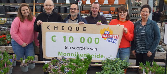 Tuincentrum schenkt 10.000 euro aan zorginstelling Monnikenheide: “Hele fijne samenwerking met vrijwilliger Jan”